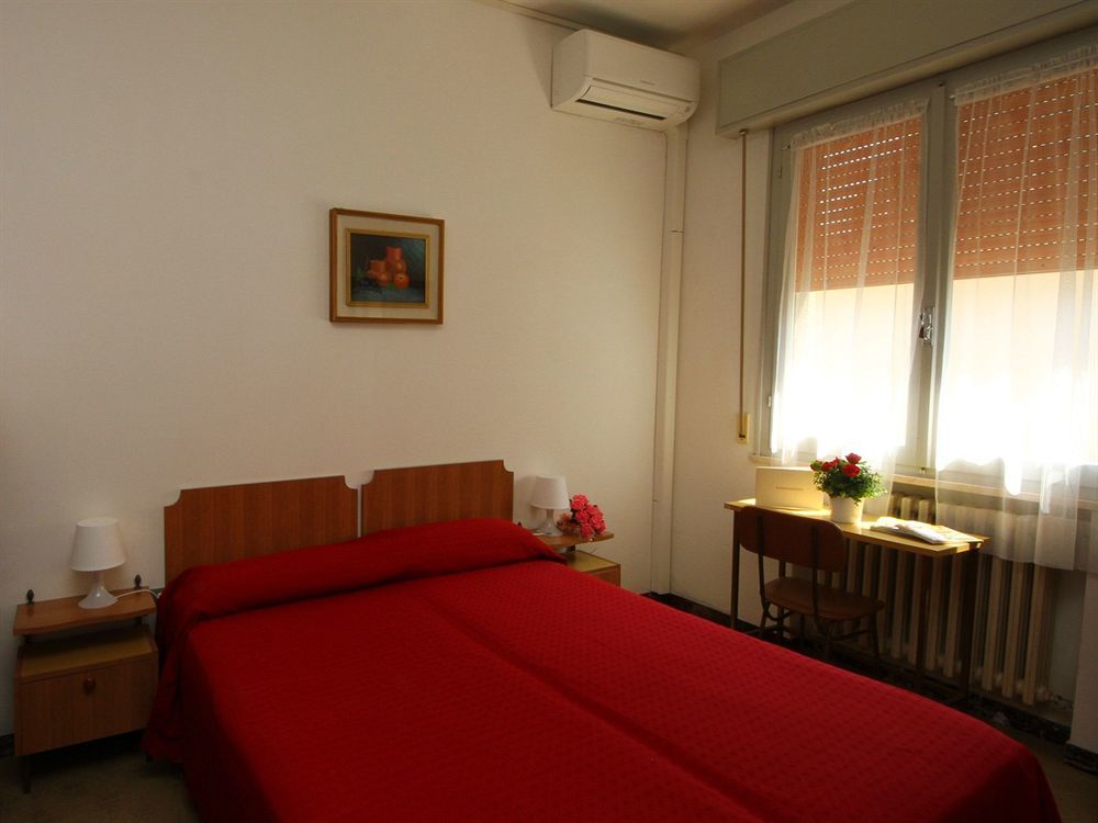 Villa Lauda B&B 리미니 외부 사진