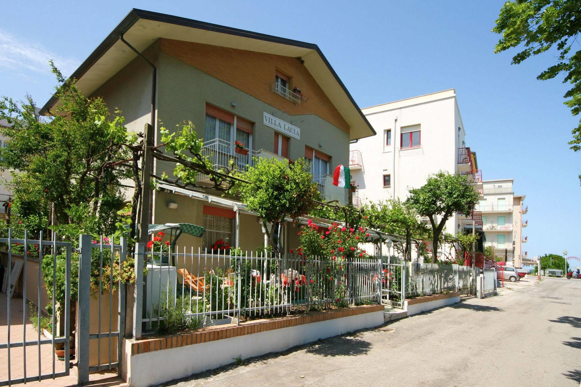 Villa Lauda B&B 리미니 외부 사진
