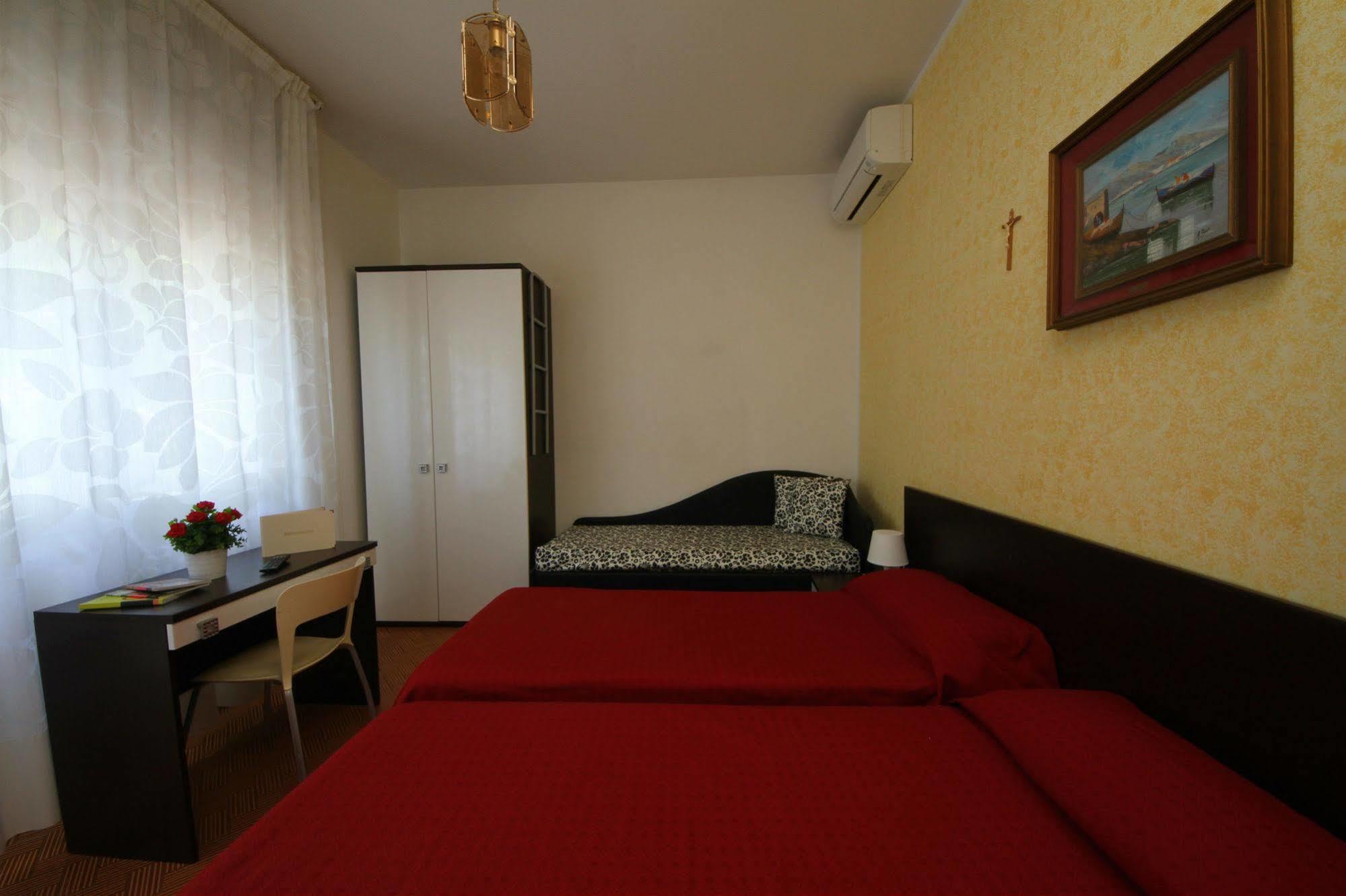 Villa Lauda B&B 리미니 외부 사진