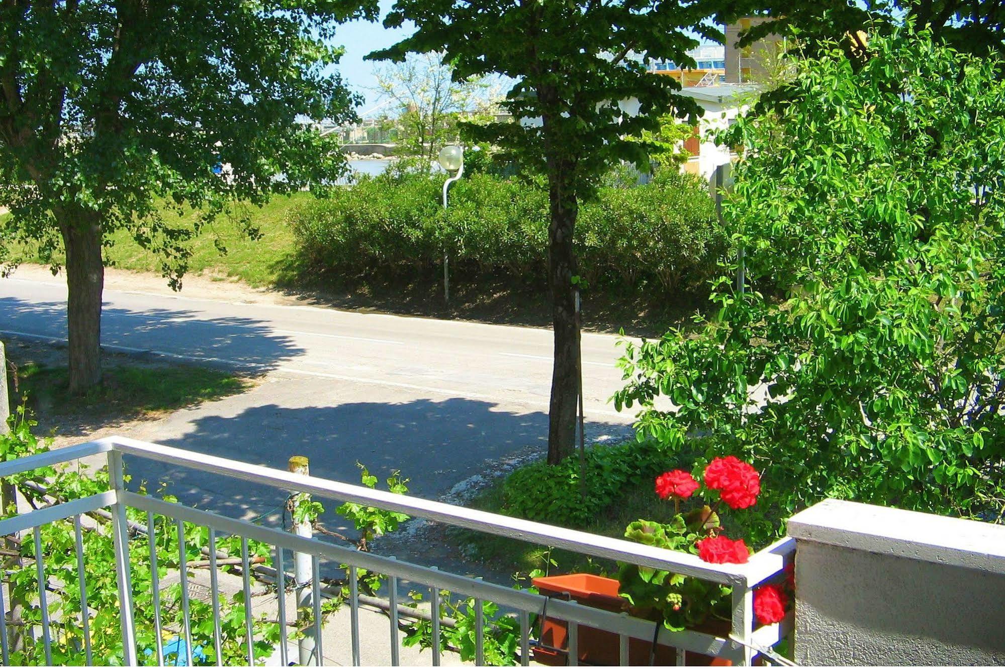 Villa Lauda B&B 리미니 외부 사진