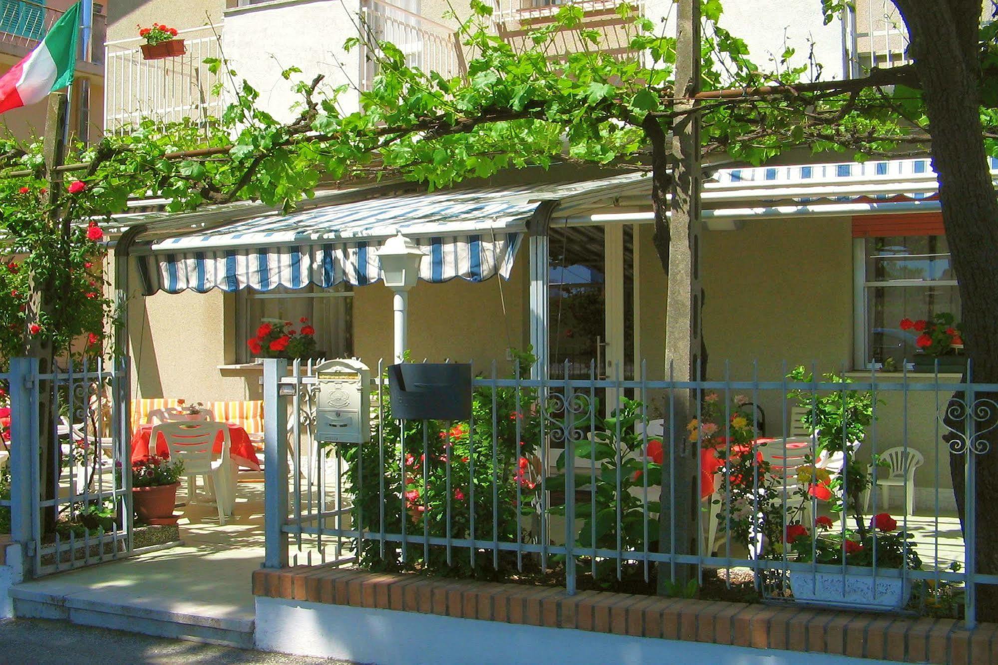 Villa Lauda B&B 리미니 외부 사진
