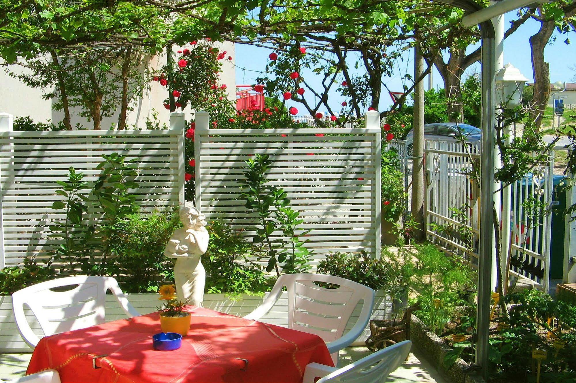 Villa Lauda B&B 리미니 외부 사진