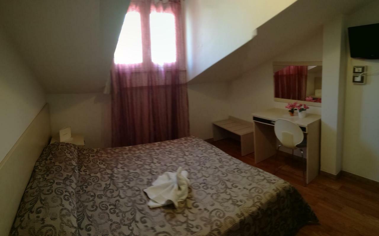 Villa Lauda B&B 리미니 외부 사진